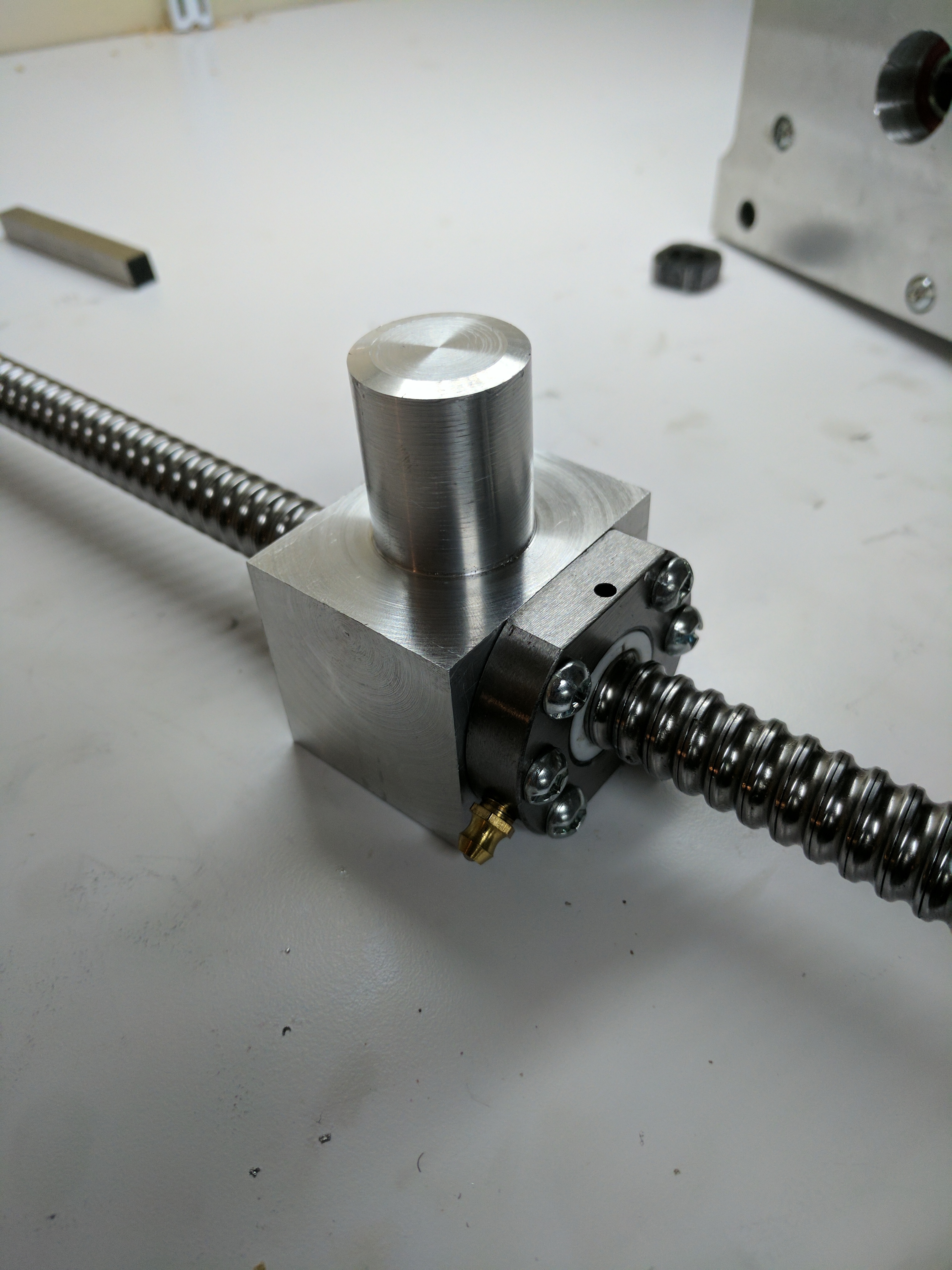 Z screw and nut assembly_1.jpg