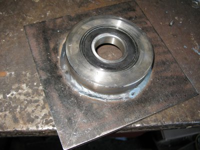 2. 6207-2RS bearing fitted to bearing holder   IMG_0593.jpg