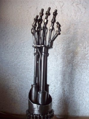 Terminator-Arm-made-with-junk-bolts-nuts-terminator-15548079-768-1024.jpg