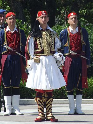 450px-Greek_guard_uniforms_1.jpg