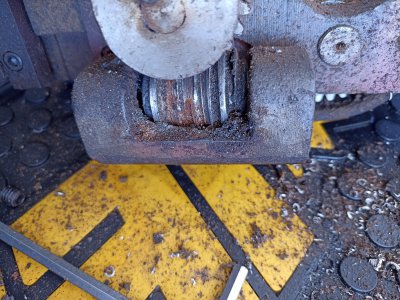 Condition of the feed worm gear