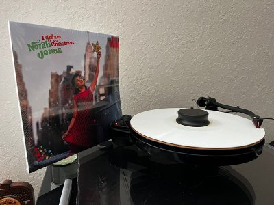 Norah Jones - I Dream of Christmas.jpeg