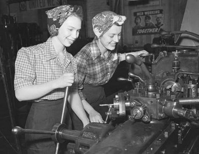 women machinist ww2 (Small).jpg