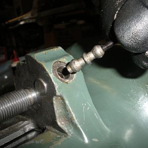 Insert the reverse trip ball lever using the 5x40 screw.