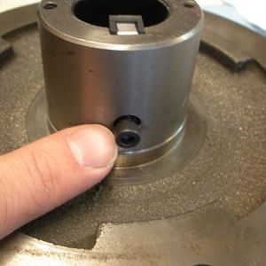 Tighten the key into place on the motor pulley vari-disc with the cap screw. The key on the spindle pulley goes into place by just clicking it in.