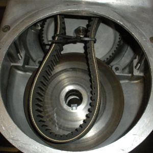 The variable disk must be set in place inside the belt housing before installing the motor.