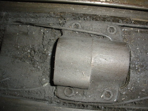 Close up of the yoke. Those are oil lines from the Bjur oiler.