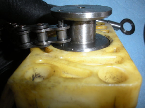 Speed change hub showing the chain attached with a roll pin