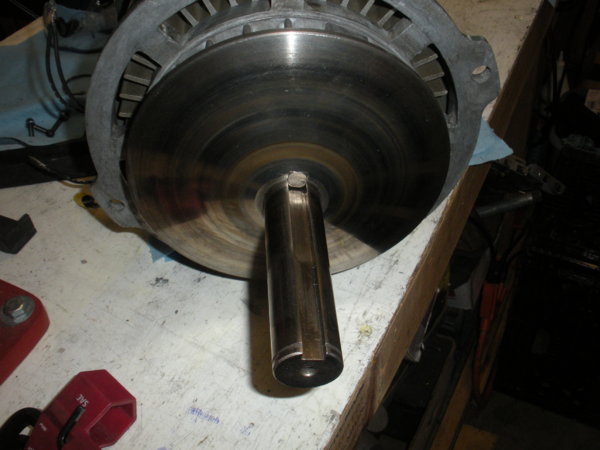 View of the installed fixed motor pulley.